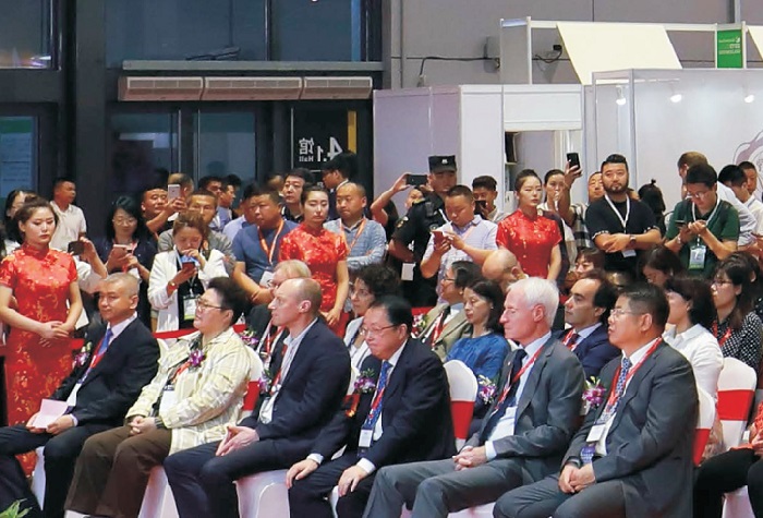 2020年秋季上海糖酒會舉辦時間和展位預(yù)訂工作(www.zgxdjyzbzz.cn)